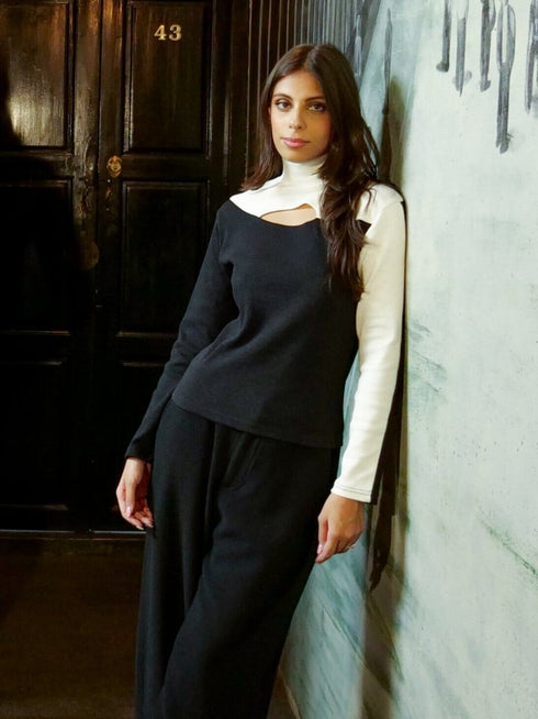 Cut-Out Highneck